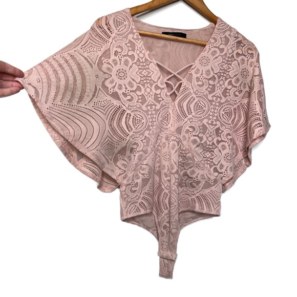 BCBGMAXAZRIA Womens Pink Lace Floral Overlay V Neck Bodysuit Butterfly Sleeve - Picture 3 of 16